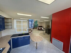 Local commercial dans Conflans-Sainte-Honorine à louer Photo de l’immeuble– Image 2 sur 10