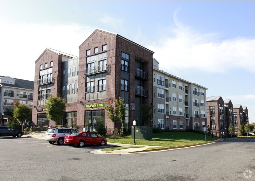 5579 Vincent Gate Ter, Alexandria, VA à louer Photo principale– Image 1 sur 4