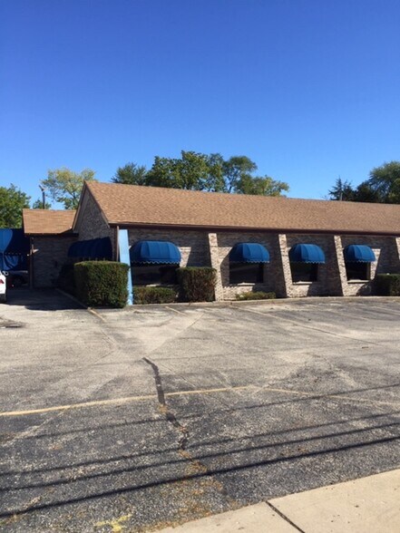 88 E Grand Ave, Fox Lake, IL à vendre - Photo de l’immeuble – Image 2 sur 9