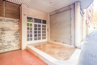 Local commercial dans Esplugues de Llobregat, Barcelona à louer Photo de la construction– Image 2 sur 16
