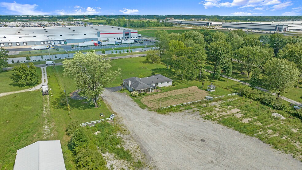 2710 N 700 W, Greenfield, IN à vendre - Photo de l’immeuble – Image 2 sur 17