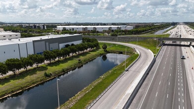 11601 NW 107th St, Miami, FL à louer Aérien– Image 1 sur 8