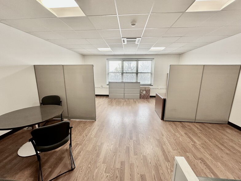 139 E Putnam Ave, Greenwich, CT à louer - Photo de l’immeuble – Image 1 sur 11