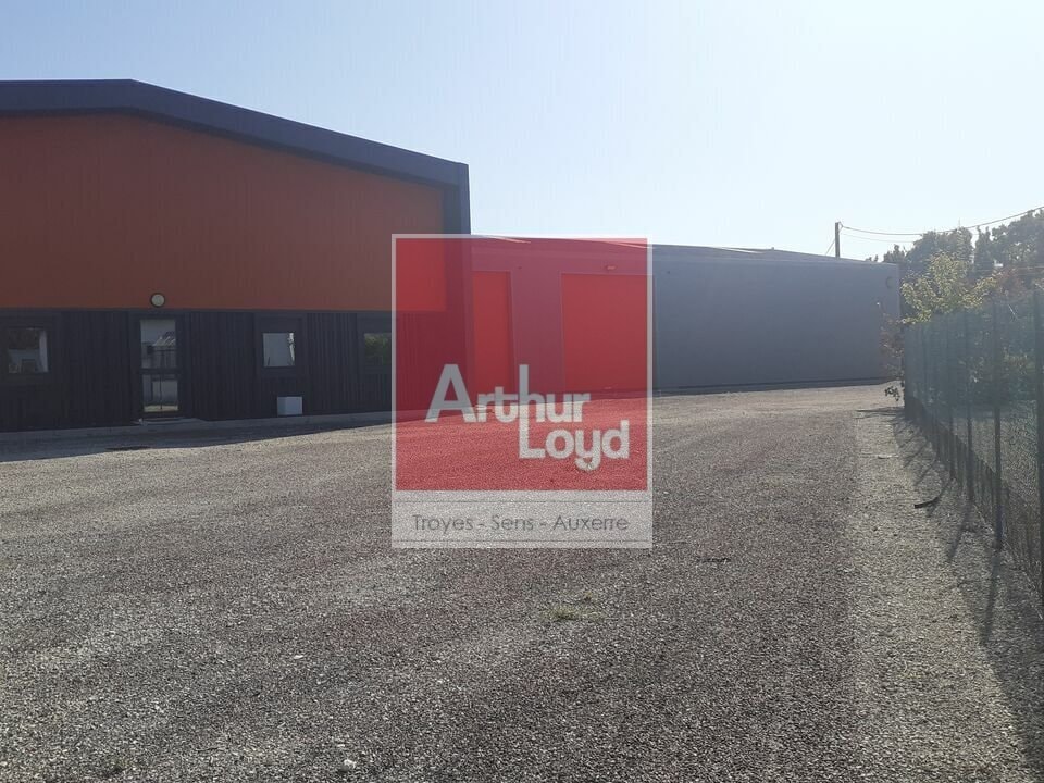 Industriel/Logistique dans Saint-Parres-lès-Vaudes à louer Photo de l’immeuble– Image 1 sur 6