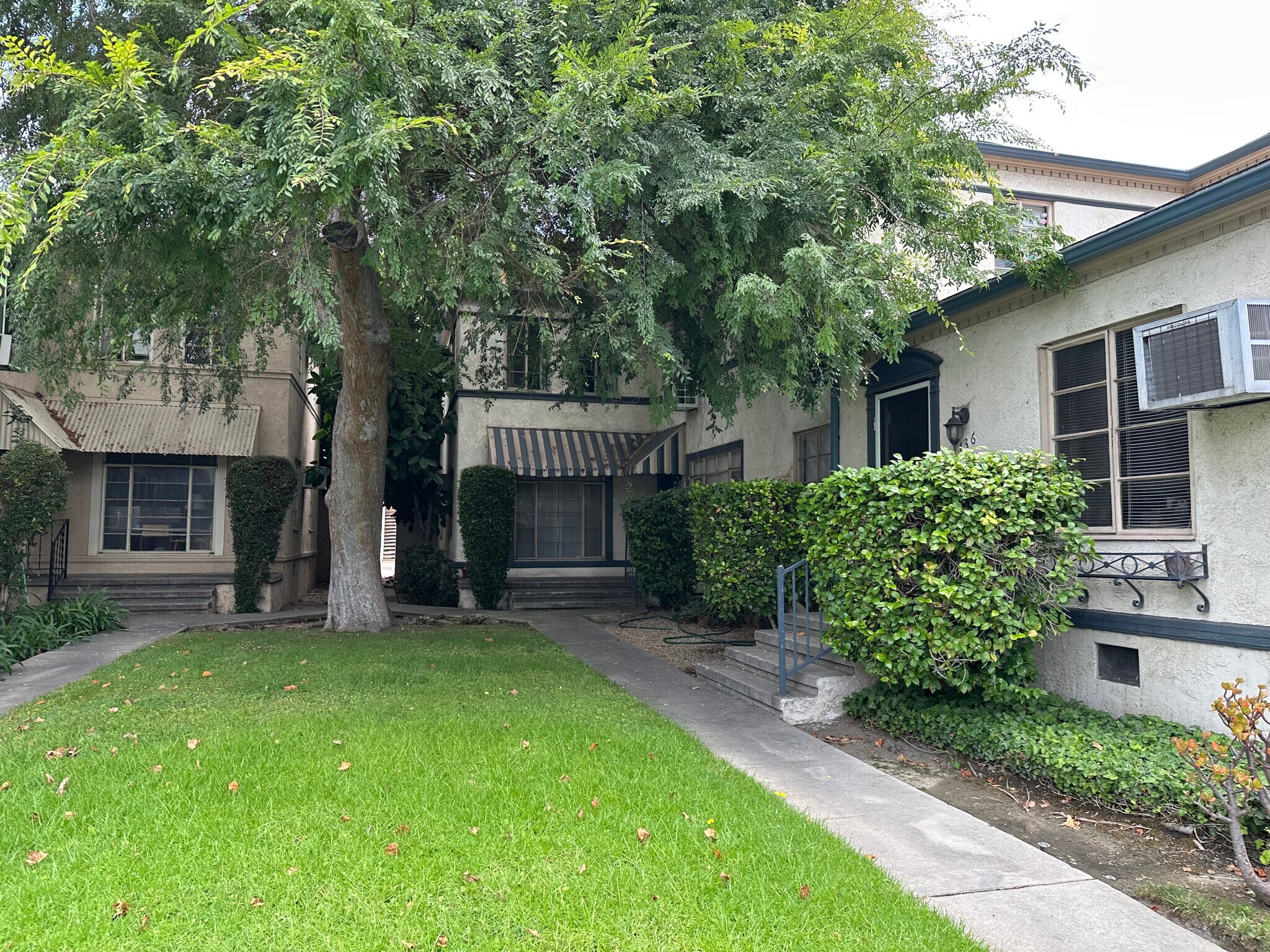 136 N Pass Ave, Burbank, CA à vendre Photo principale– Image 1 sur 10