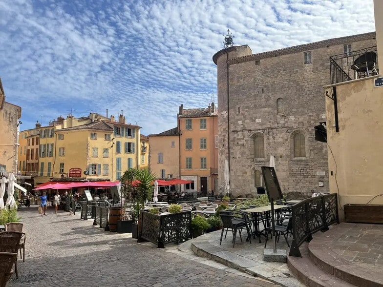 1 Rue Du Temple, Hyères à vendre - Photo de l’immeuble – Image 3 sur 9