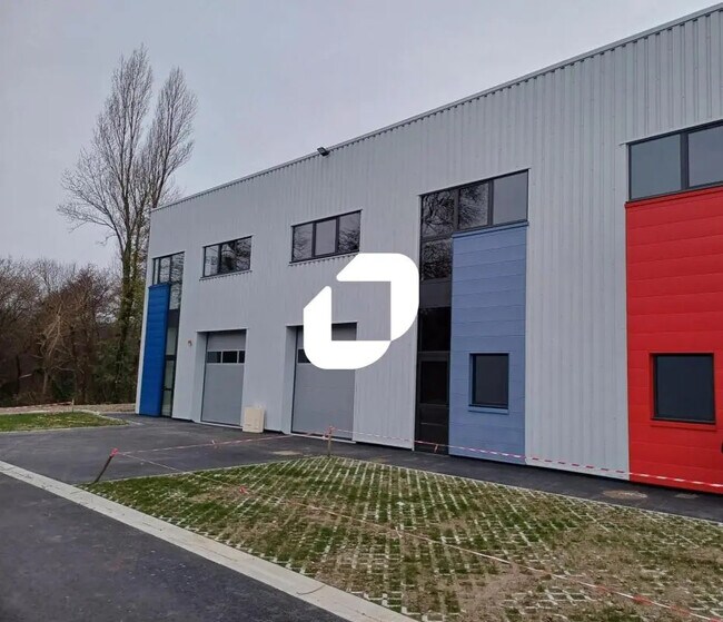 Plus de détails pour Local d’activités à vendre