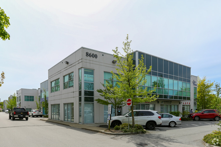 8600 Cambie Rd, Richmond, BC à vendre - Photo de l’immeuble – Image 2 sur 11