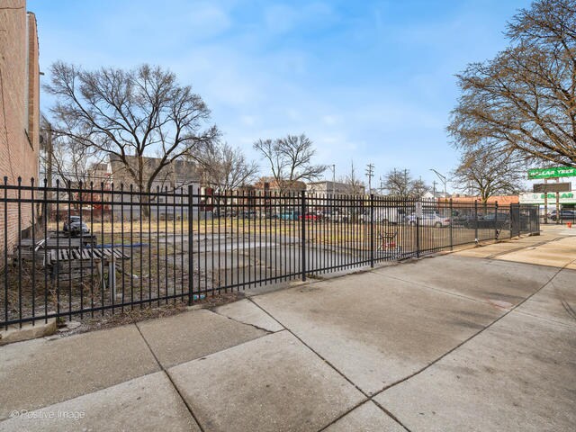 4157 W Armitage Ave, Chicago, IL à vendre - Photo de l’immeuble – Image 3 sur 10