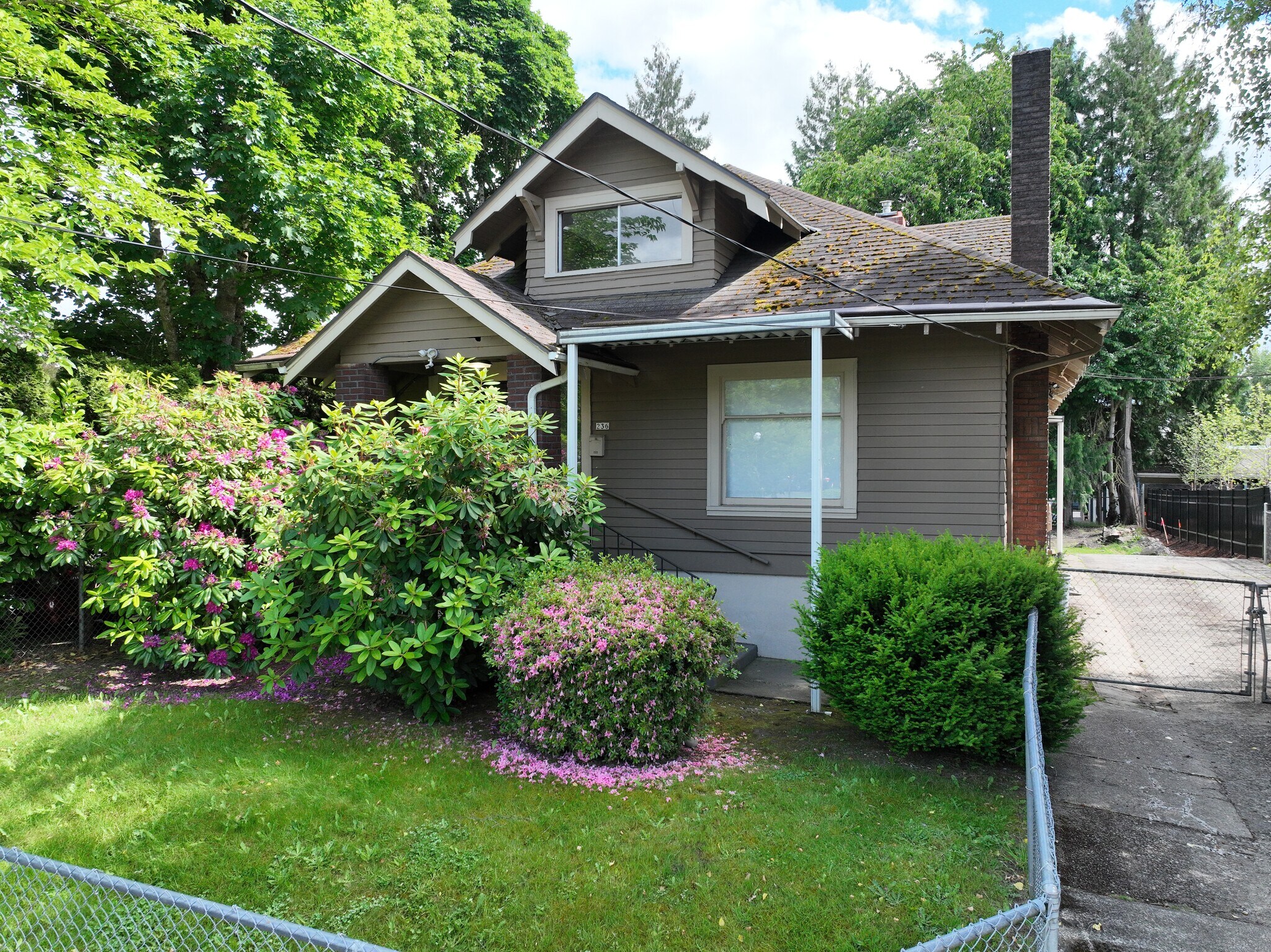 236 NE Knott St, Portland, OR à vendre Photo de l’immeuble– Image 1 sur 4