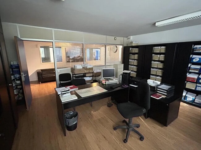 Plus de détails pour 10 Allée Des Champs Elysées, Évry-Courcouronnes - Bureau à vendre