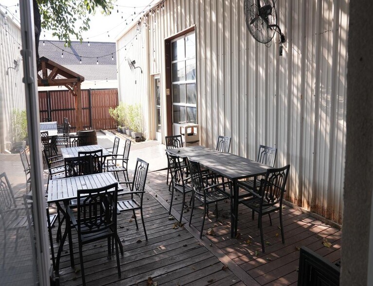 212 N Oak St, Roanoke, TX à louer - Photo de l’immeuble – Image 2 sur 7