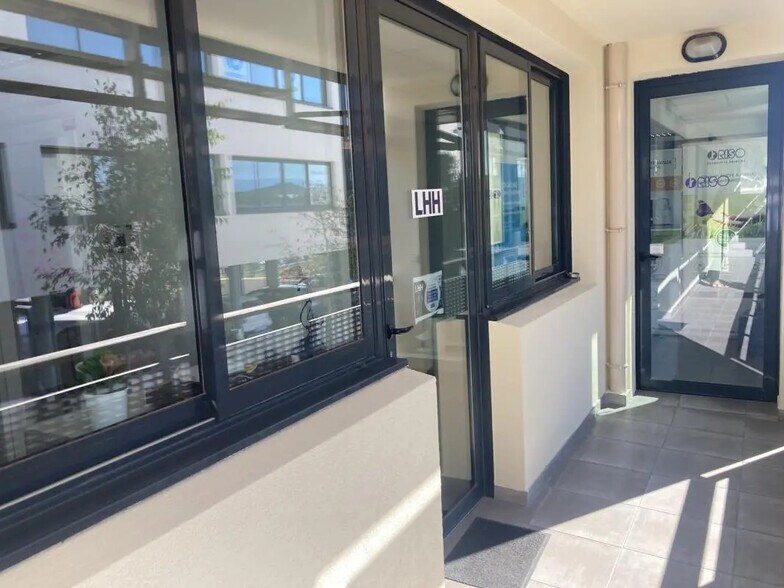 Bureau dans Fréjus à louer - Photo de l’immeuble – Image 2 sur 10