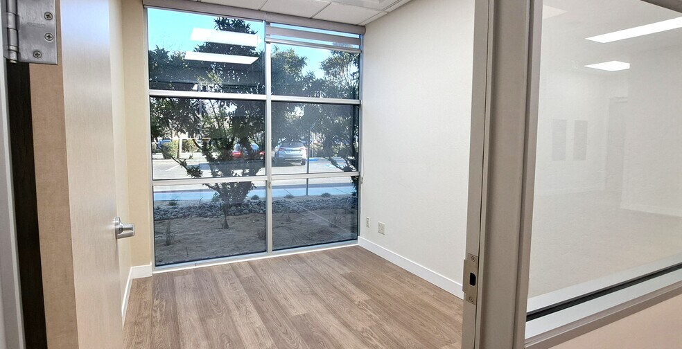 100 Old River Rd, Bakersfield, CA à louer - Photo de l’immeuble – Image 3 sur 27