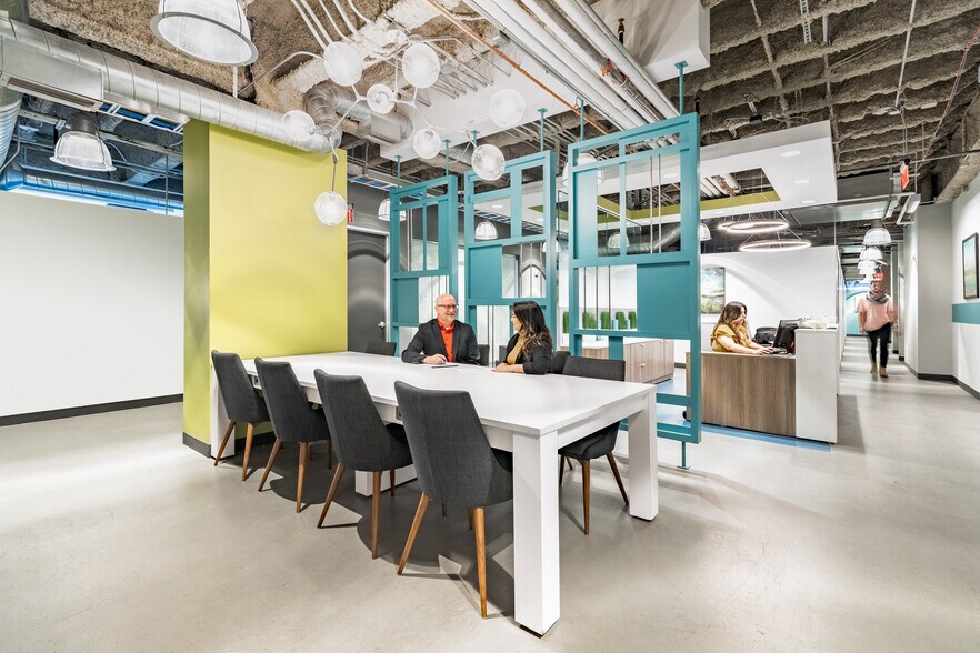 2100 West Loop South, Houston, TX à louer - Photo de l’immeuble – Image 1 sur 15