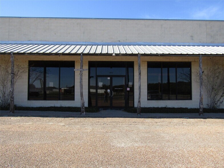 6534 S US Highway 377, Stephenville, TX à louer - Photo de l’immeuble – Image 2 sur 2