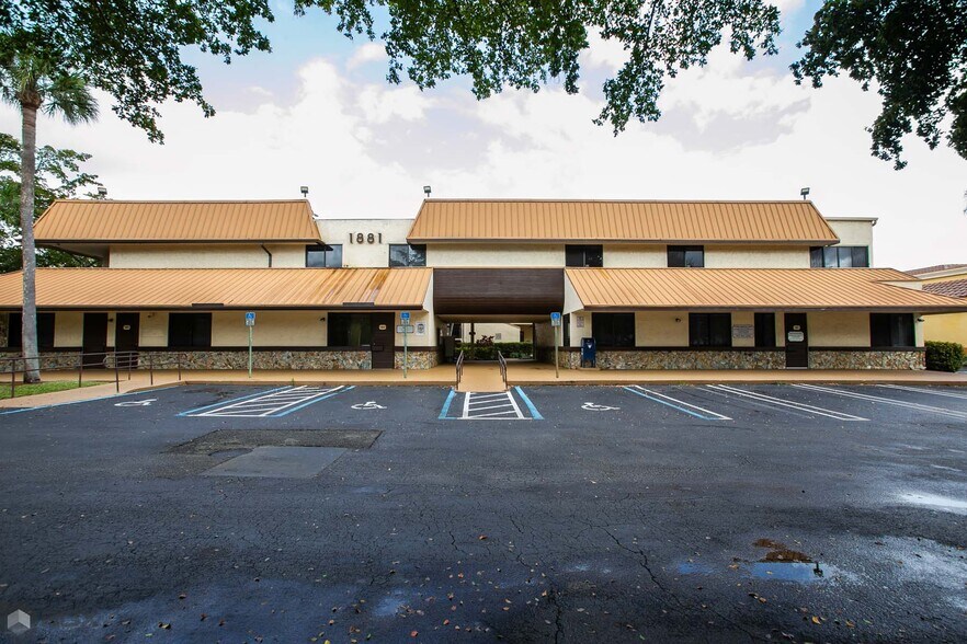 1881 N University Dr, Coral Springs, FL à vendre - Photo de l’immeuble – Image 3 sur 26