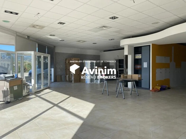 Local commercial dans Fayence à vendre - Photo de l’immeuble – Image 2 sur 12