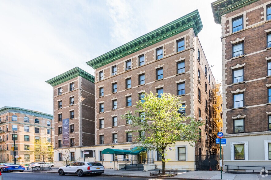 320 Manhattan Ave, New York, NY à vendre - Photo de l’immeuble – Image 3 sur 6