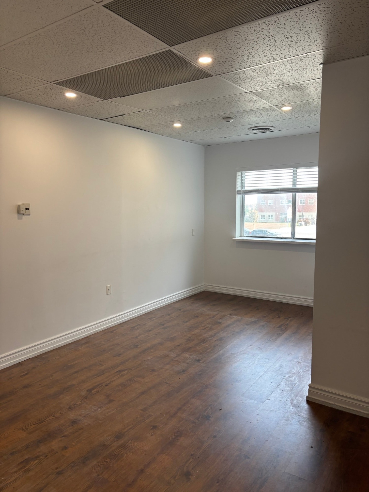 12275 Woodbine Ave, Whitchurch-Stouffville, ON à louer Photo intérieure– Image 1 sur 3