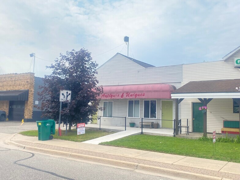 105 N Fifth St, Roscommon, MI à vendre - Photo de l’immeuble – Image 2 sur 13