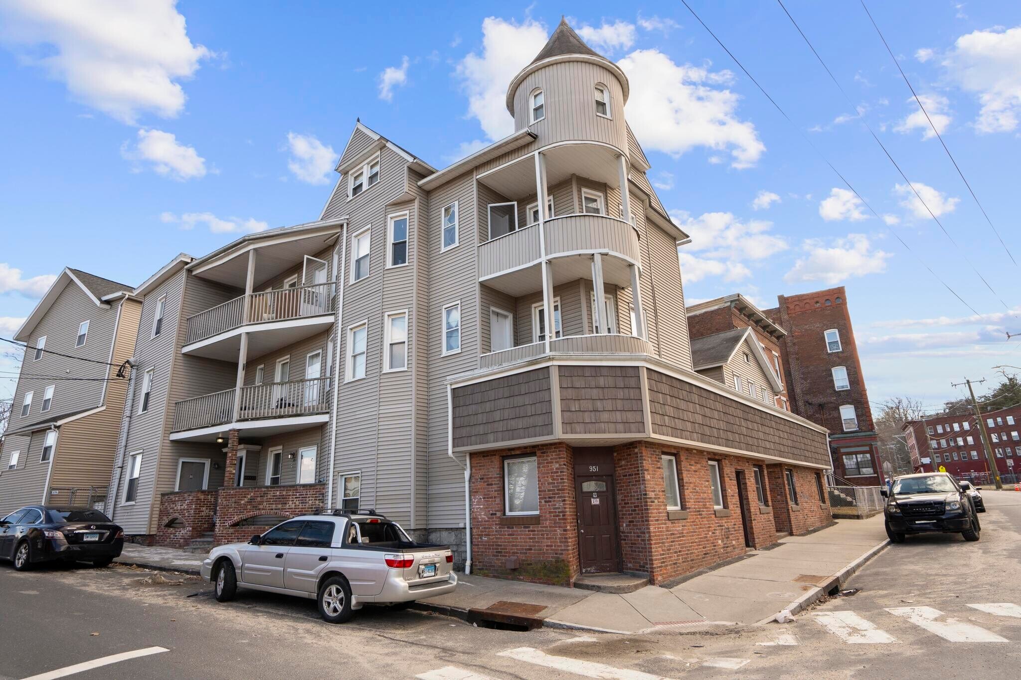 951-953 Bank St, Waterbury, CT à vendre Photo principale– Image 1 sur 5