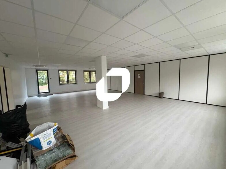 Bureau dans Saint-Germain-en-Laye à louer - Photo de l’immeuble – Image 3 sur 4