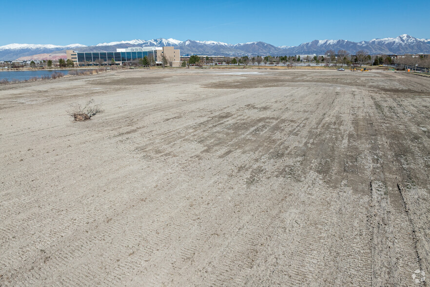 4214 Lake Park Boulevard, West Valley City, UT à louer - Photo de l’immeuble – Image 2 sur 4