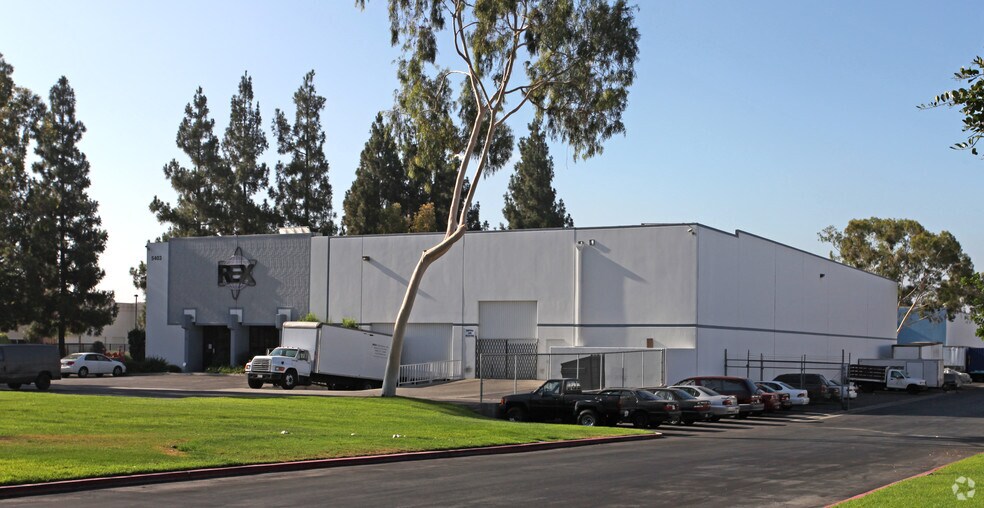 5403 Ayon Ave, Irwindale, CA à louer - Photo de l’immeuble – Image 1 sur 5
