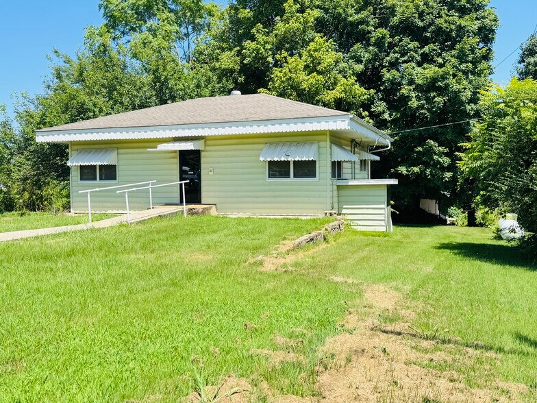 41 Spring St, Melbourne, AR à vendre - Photo principale – Image 1 sur 8