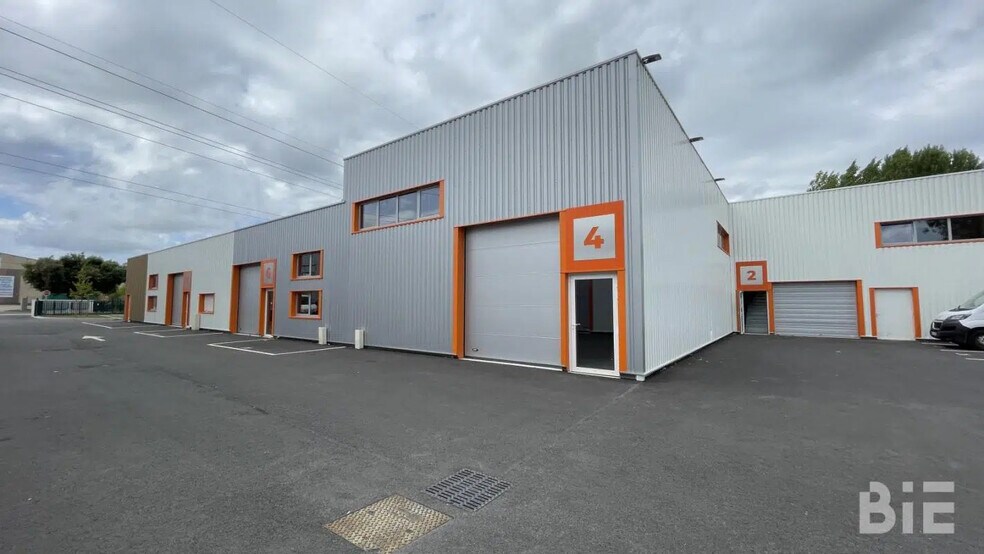 Local d'activités dans Carbon-Blanc à vendre - Photo de l’immeuble – Image 1 sur 5