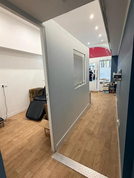 Local commercial dans Paris à louer - Photo de l’immeuble – Image 2 sur 4