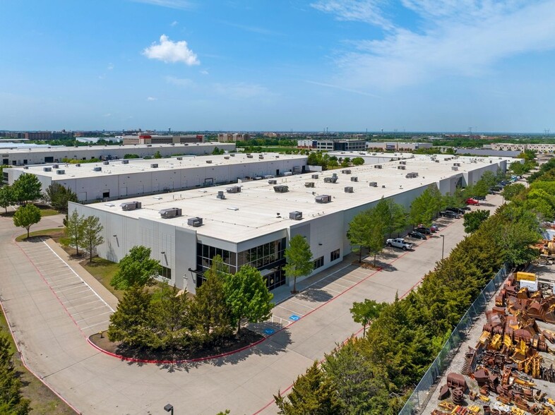 10570 John W Elliott Dr, Frisco, TX à louer - Photo de l’immeuble – Image 3 sur 3