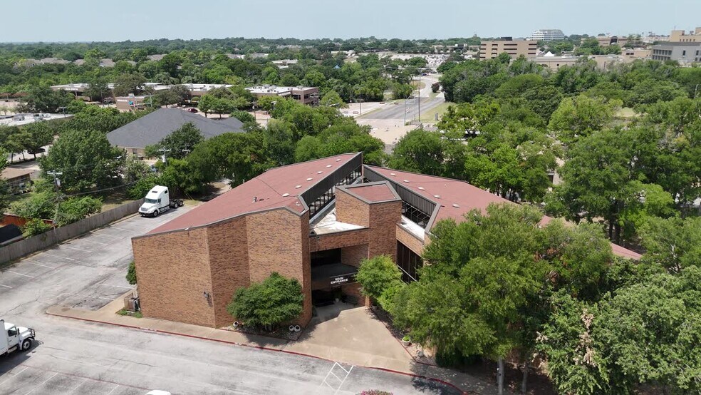 2275 Westpark Ct, Euless, TX à louer - Vidéo sur l’annonce professionnelle – Image 2 sur 14