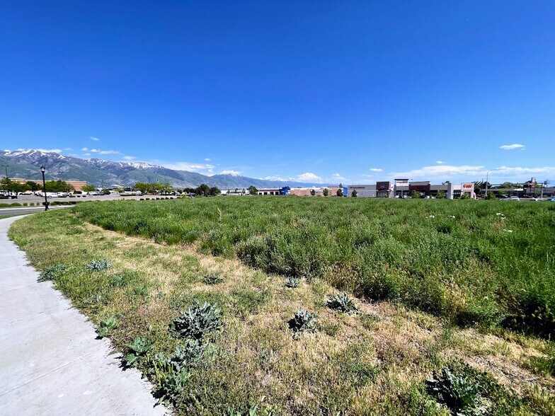 1366 Main St, Layton, UT à vendre - Photo de l’immeuble – Image 2 sur 8