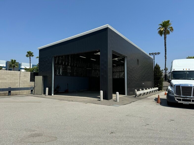 2940 N Hollywood Way, Burbank, CA à louer - Photo principale – Image 2 sur 11
