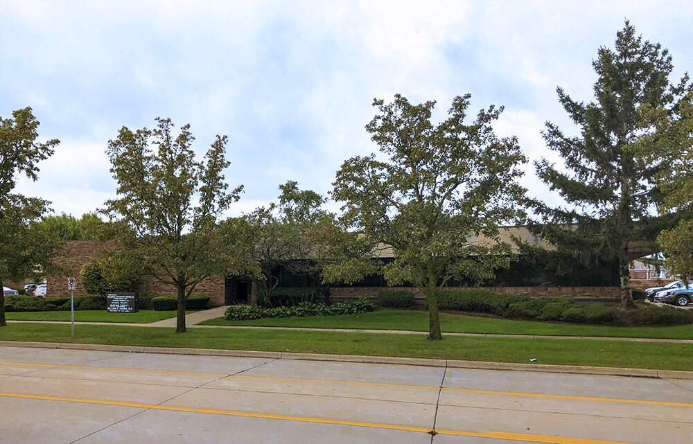 25869 Kelly Rd, Roseville, MI à louer Photo de l’immeuble– Image 1 sur 3