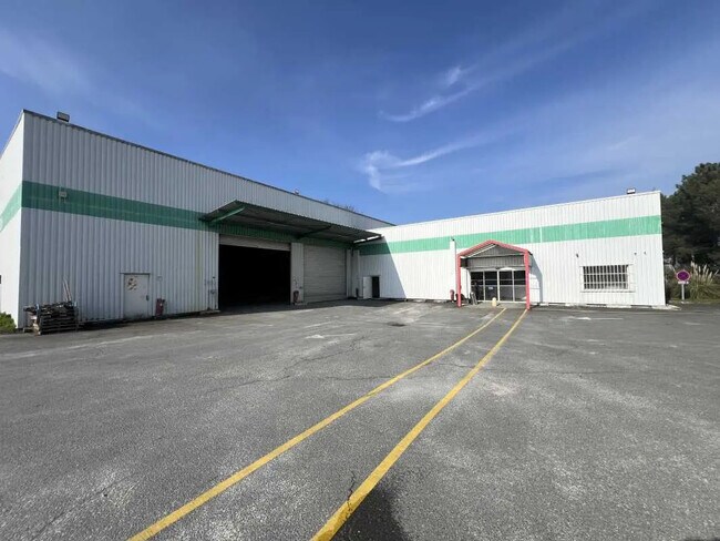Plus de détails pour Local d'activités, Industriel/Logistique à louer