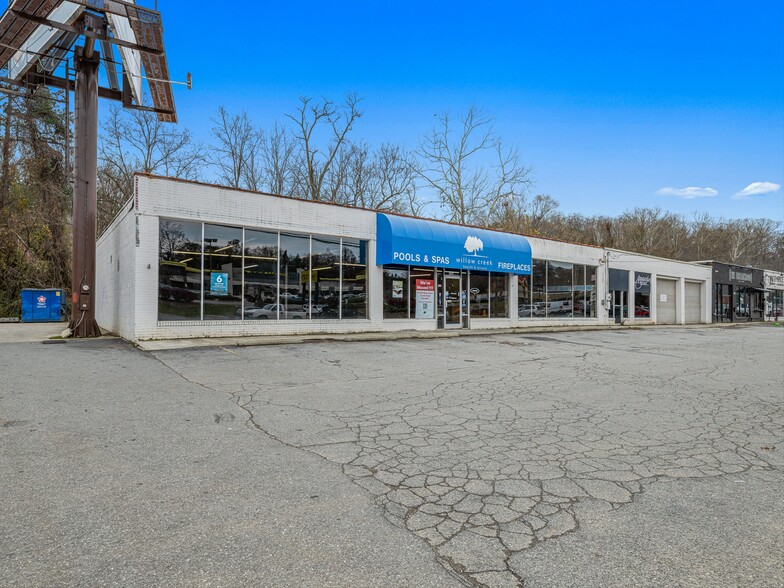 1048 Patton Ave, Asheville, NC à louer - Photo de l’immeuble – Image 3 sur 38