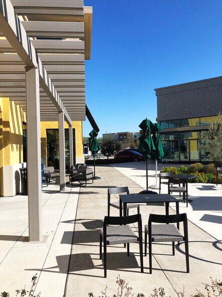4521-4527 Livermore Outlets Dr, Livermore, CA à vendre - Photo de l’immeuble – Image 3 sur 3