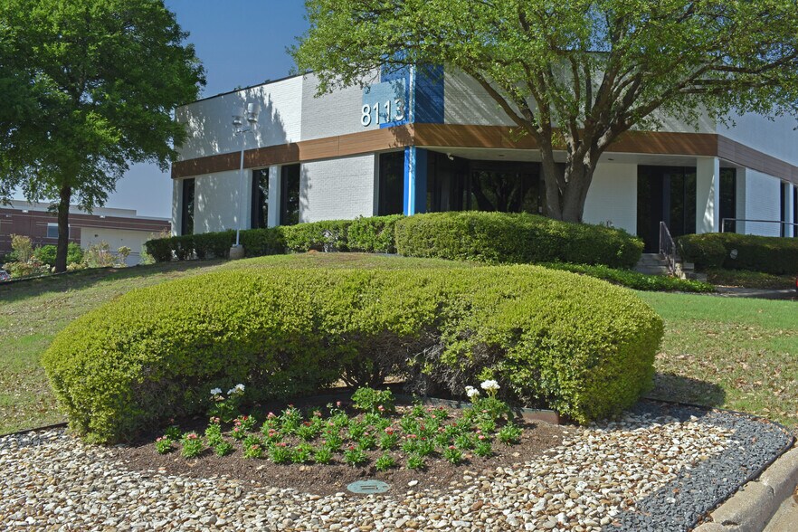 8101 Ridgepoint Dr, Irving, TX à louer - Photo de l’immeuble – Image 2 sur 6