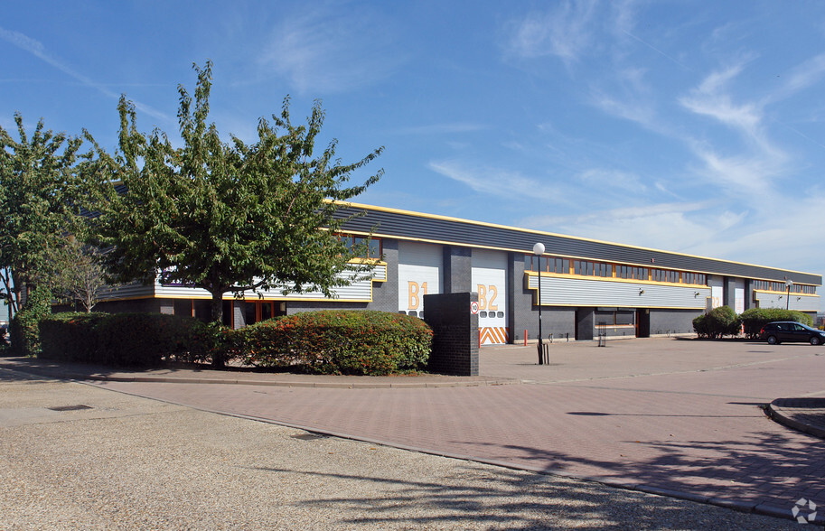 Barlow Way, Rainham à louer - Photo principale – Image 1 sur 4