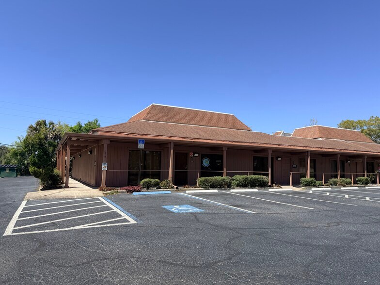 6725 Cedarridge Dr, Zephyrhills, FL à louer - Photo de l’immeuble – Image 2 sur 11