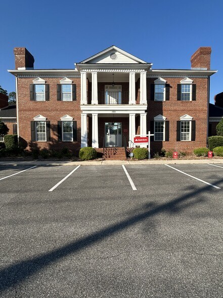 1921 Capital Cir NE, Tallahassee, FL à louer - Photo de l’immeuble – Image 1 sur 9