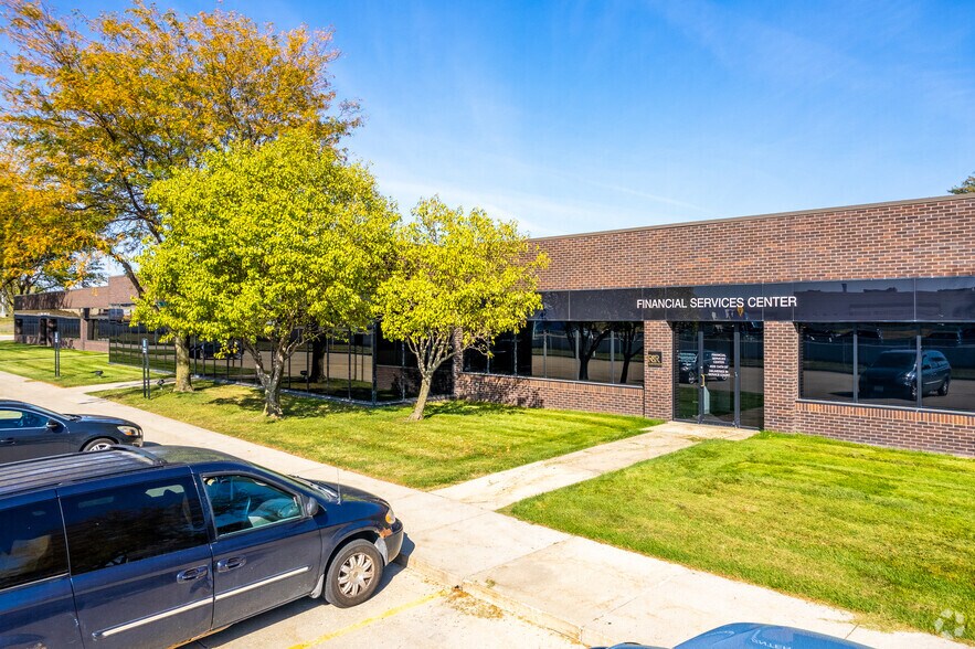 4500-4570 114th St, Urbandale, IA à louer - Photo de l’immeuble – Image 3 sur 5