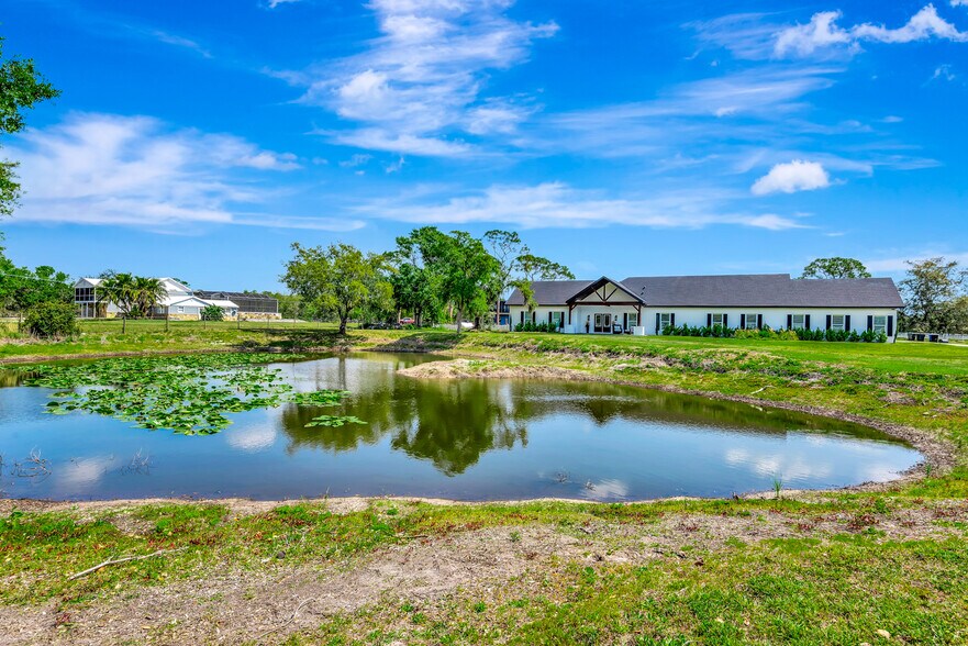 2400 Lorraine Rd, Sarasota, FL à vendre - Photo de l’immeuble – Image 2 sur 14