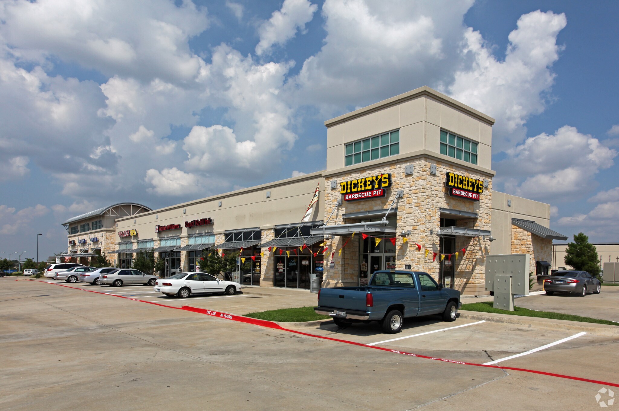 642 Uptown Blvd, Cedar Hill, TX à louer Photo principale– Image 1 sur 16