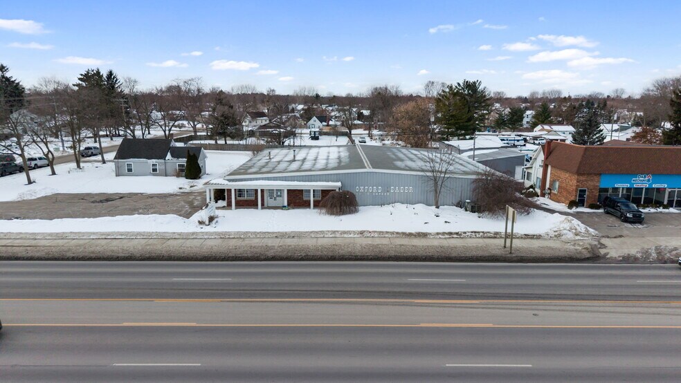 690 S Lapeer Rd, Oxford, MI à vendre - Photo de l’immeuble – Image 2 sur 54
