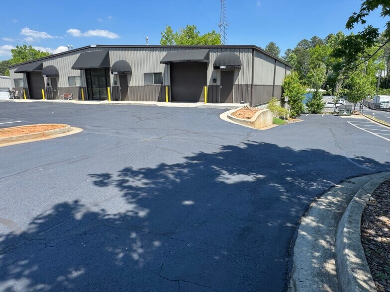 4566 Lewis Rd, Stone Mountain, GA à louer - Photo de l’immeuble – Image 3 sur 5