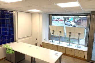 35 South Rd, Brighton à louer Photo intérieure– Image 1 sur 2